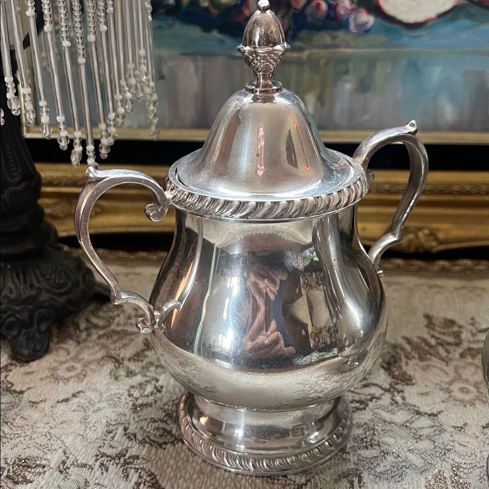 Vintage Wallace Silver-plated Sugar Bowl and Creamer Set - Picture 2 of 8